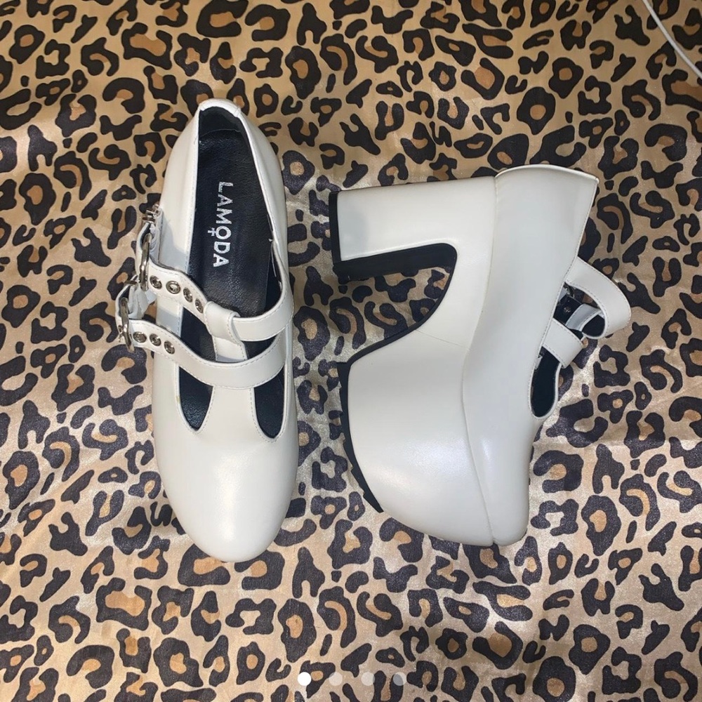 🖤🖤GENUINE VEGAN LEATHER LAMODAS🖤🖤 SIZE 9 🖤